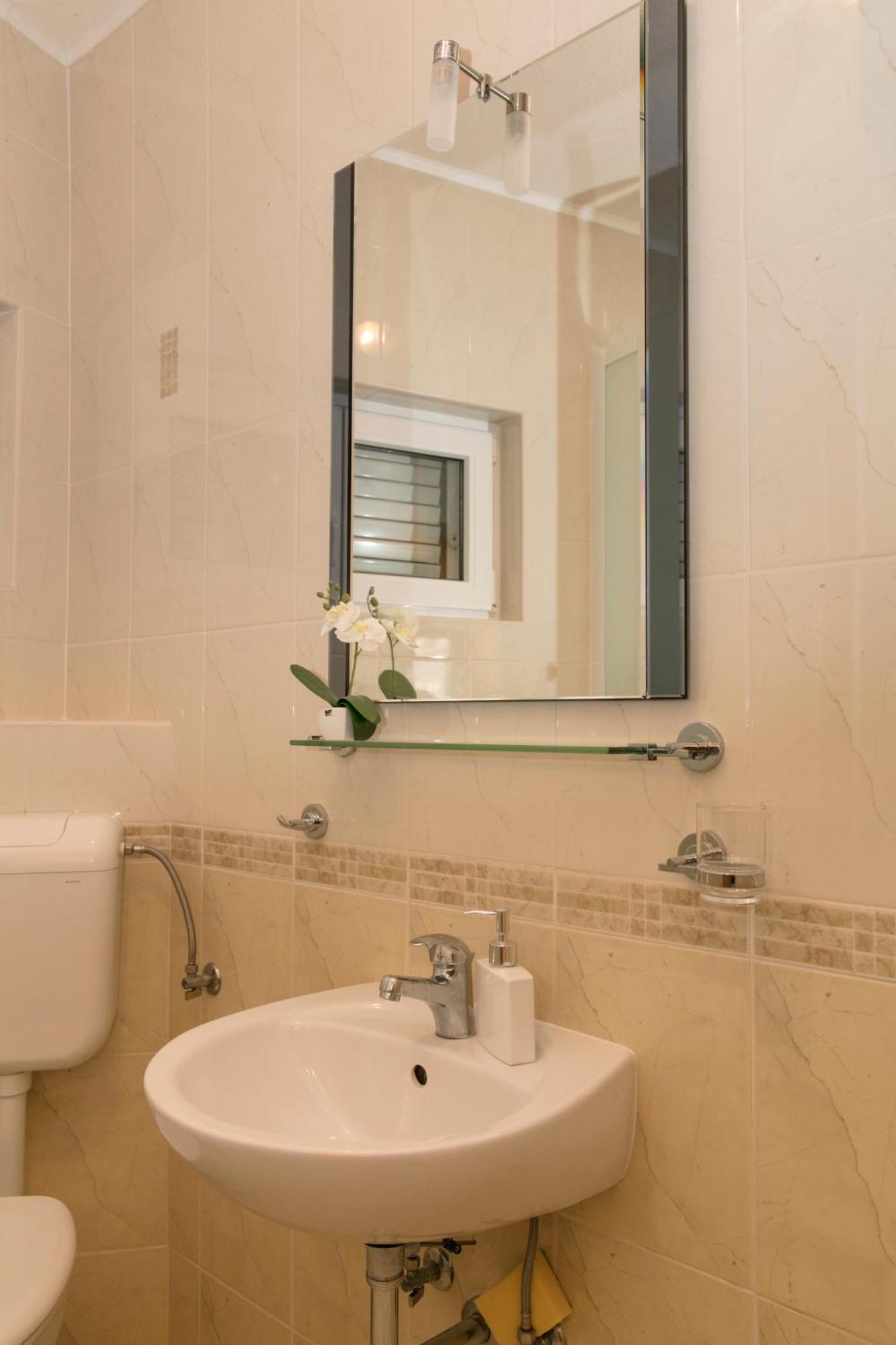 Apartmani Darinka Baška Voda Exteriér fotografie