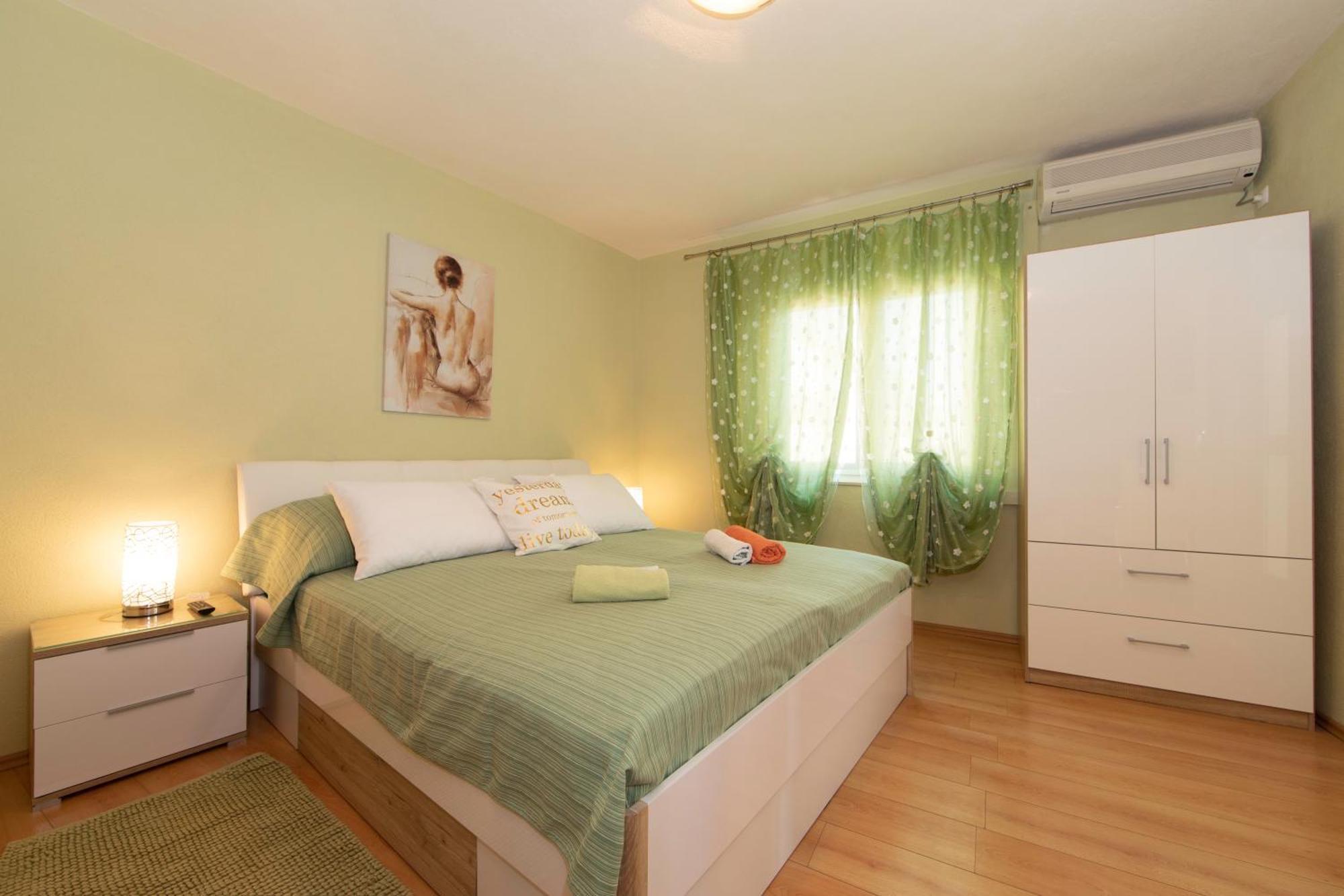 Apartmani Darinka Baška Voda Exteriér fotografie