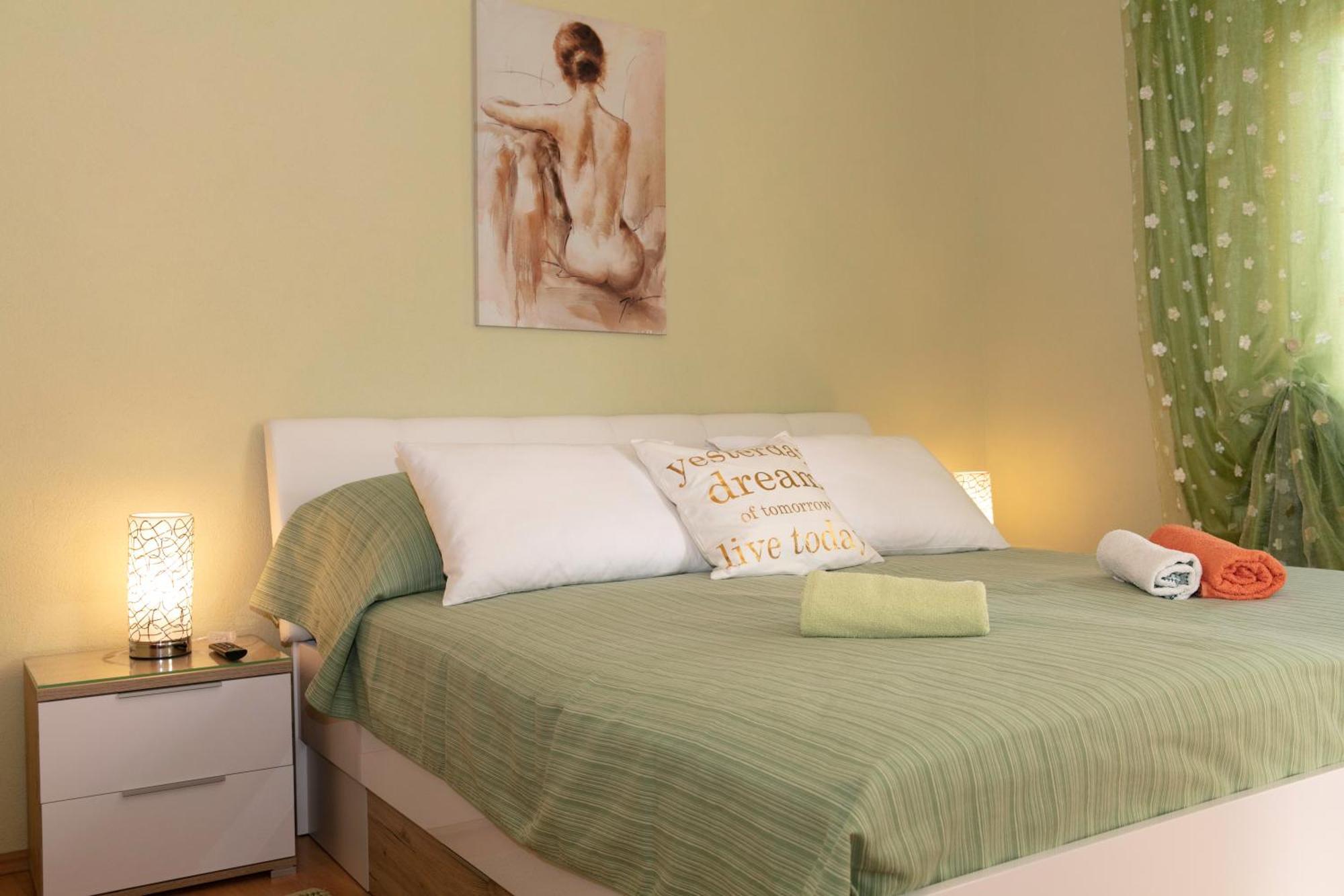 Apartmani Darinka Baška Voda Exteriér fotografie