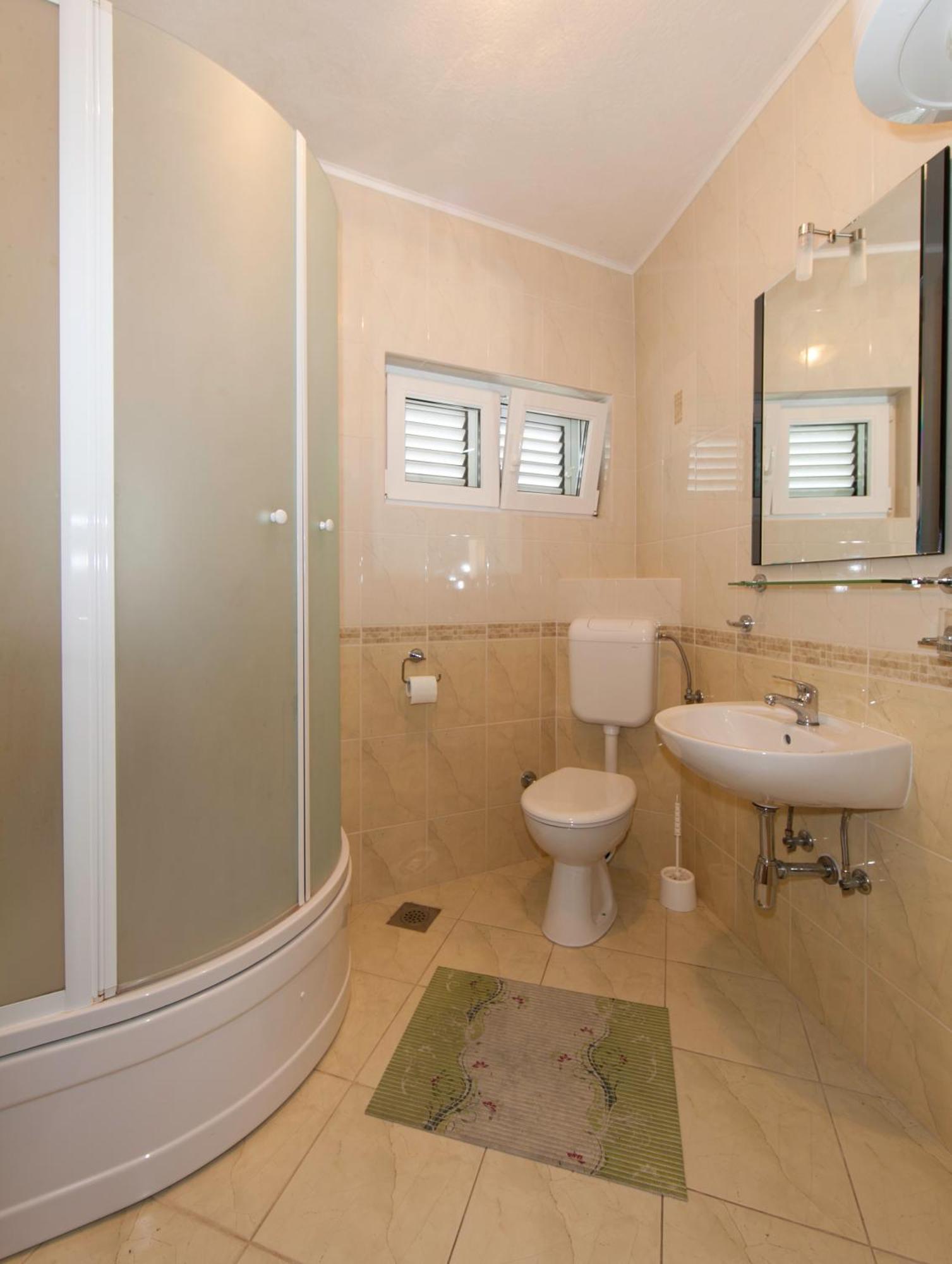 Apartmani Darinka Baška Voda Exteriér fotografie
