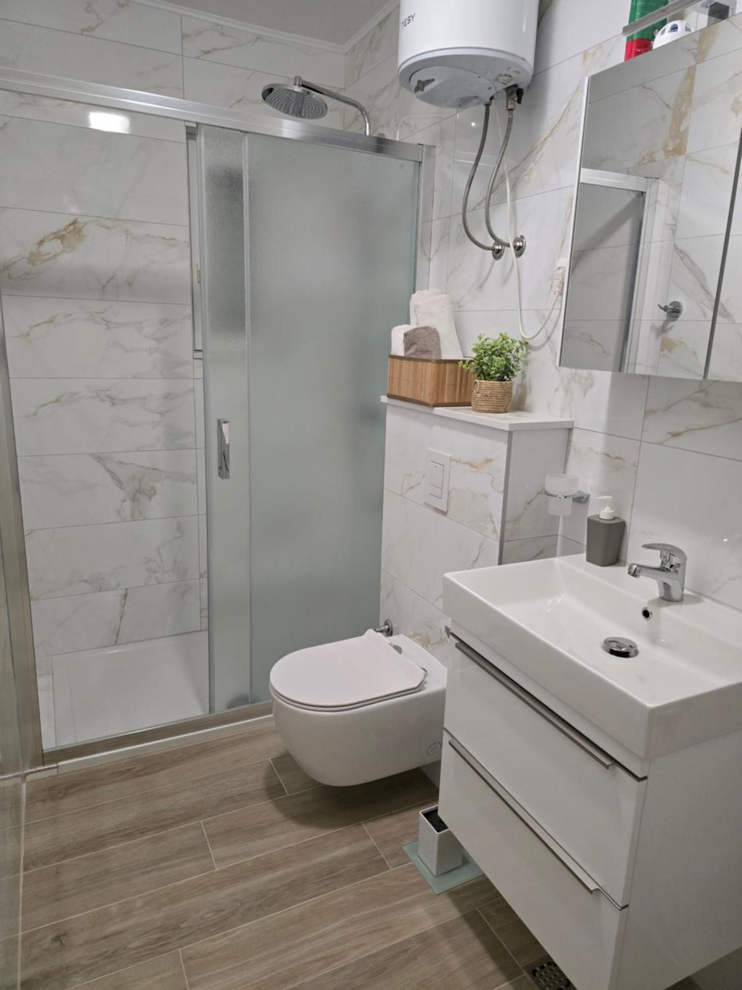 Apartmani Darinka Baška Voda Exteriér fotografie